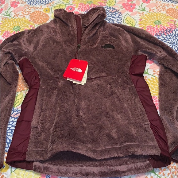 The North Face Tops - NWT XS NORTH FACE 1/4 Zip hybrid pullover osito